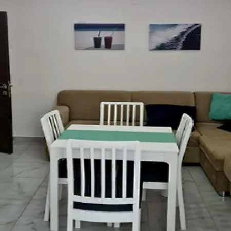 Luxury 2-Bed Apartment In Didim - Sleeps 6 *