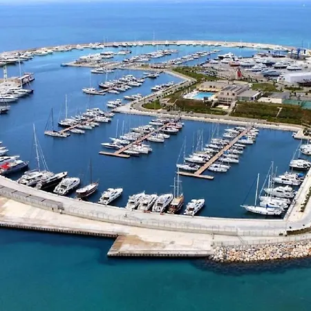 Luxury 2-Bed Apartment In Didim - Sleeps 6 דירה